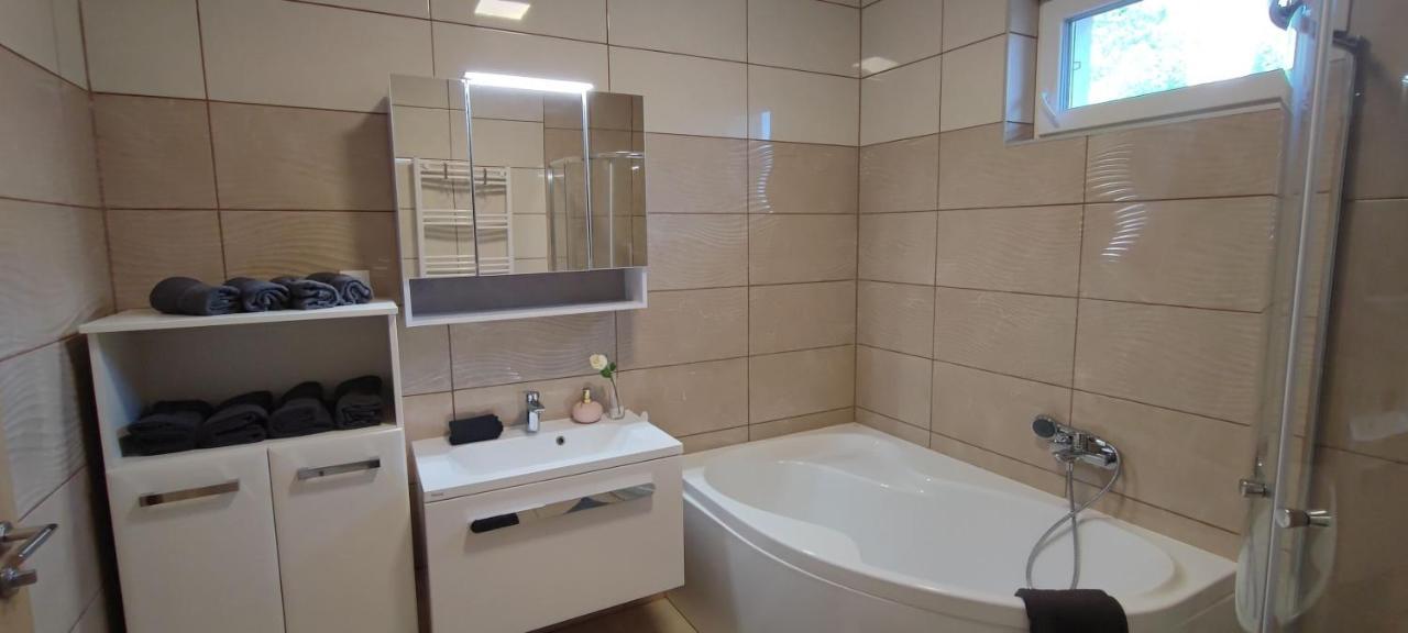 Ferienwohnung White Column House Diosd Exterior foto